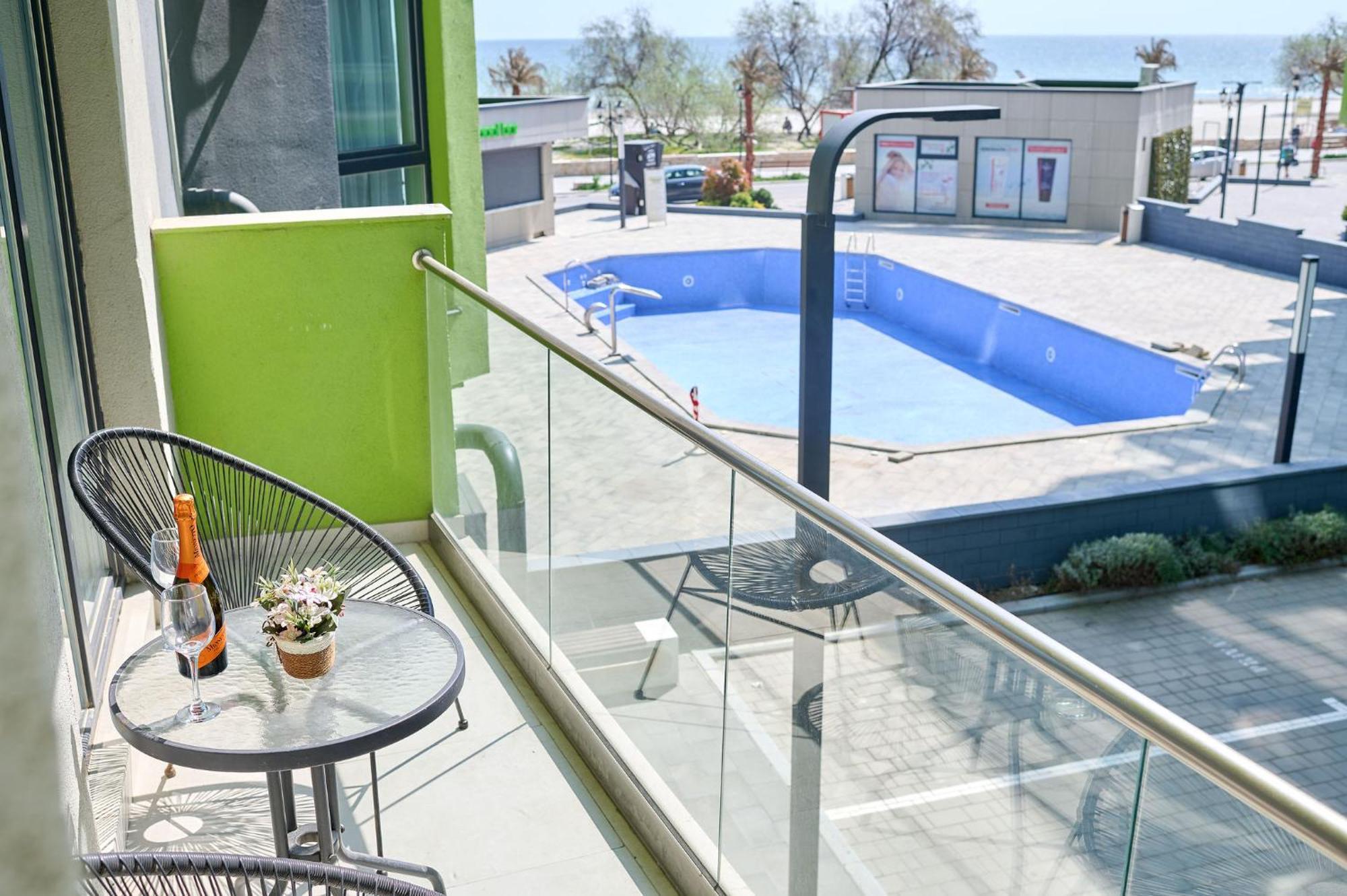 Maya Apartment- Spa N Pools Beach Resort Mamaia Dış mekan fotoğraf